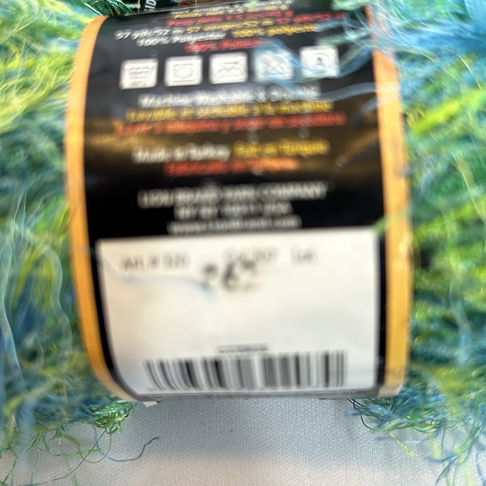 New Lion Brand Fun Fur Prints Eyelash Yarn 2 Skeins - Picture 5 of 6